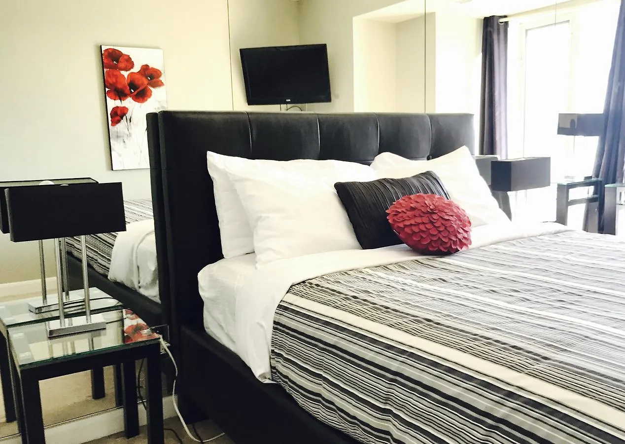 Executive High Rise Condo Toronto Apartment